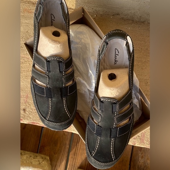 Clarks Women’s Black Haley Stork Nubuck/Leather Slipon loafer New Condition wbox - Picture 4 of 6